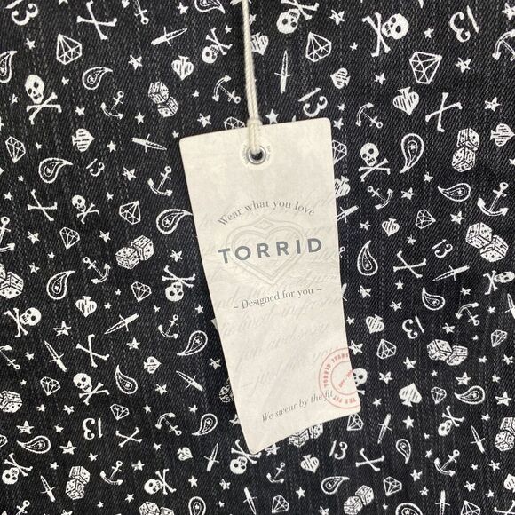 Torrid Shorts Womens 26 Black White Skull Print Denim 3.5" High Rise Raw Hem - Picture 4 of 11